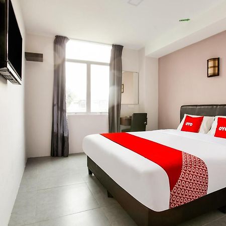Oyo 89631 988 Hotel Johor Bahru Ngoại thất bức ảnh