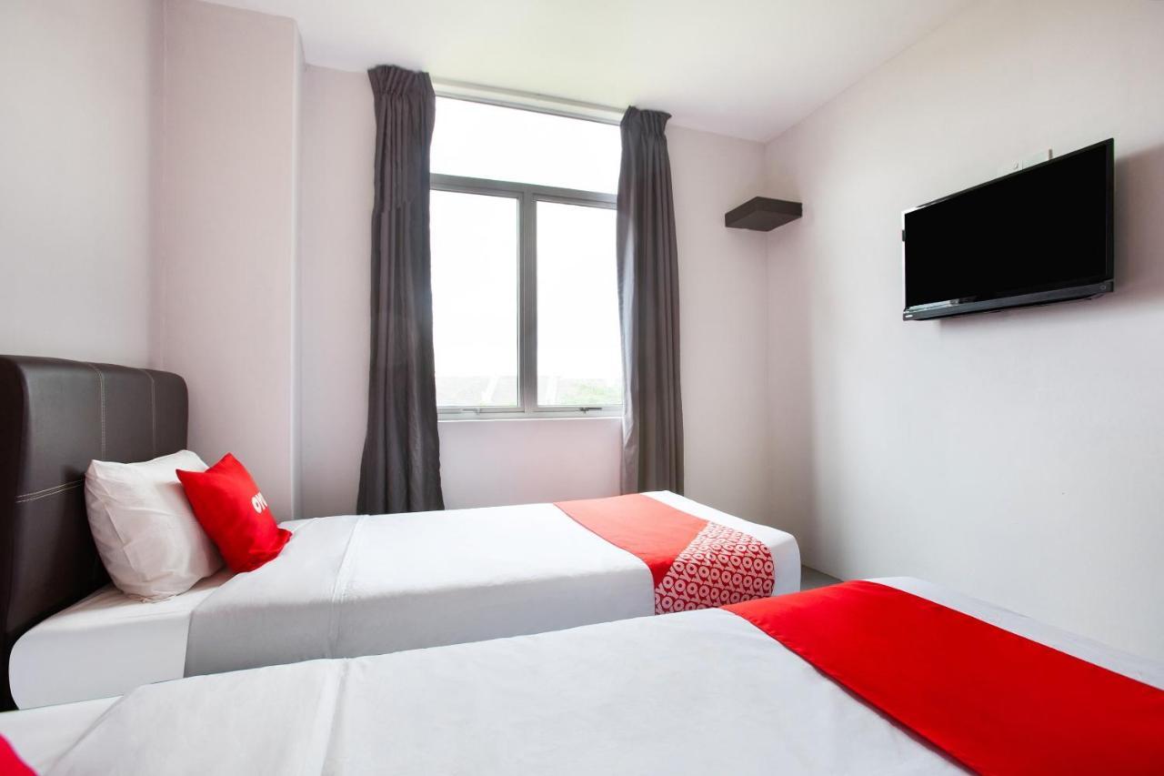 Oyo 89631 988 Hotel Johor Bahru Ngoại thất bức ảnh